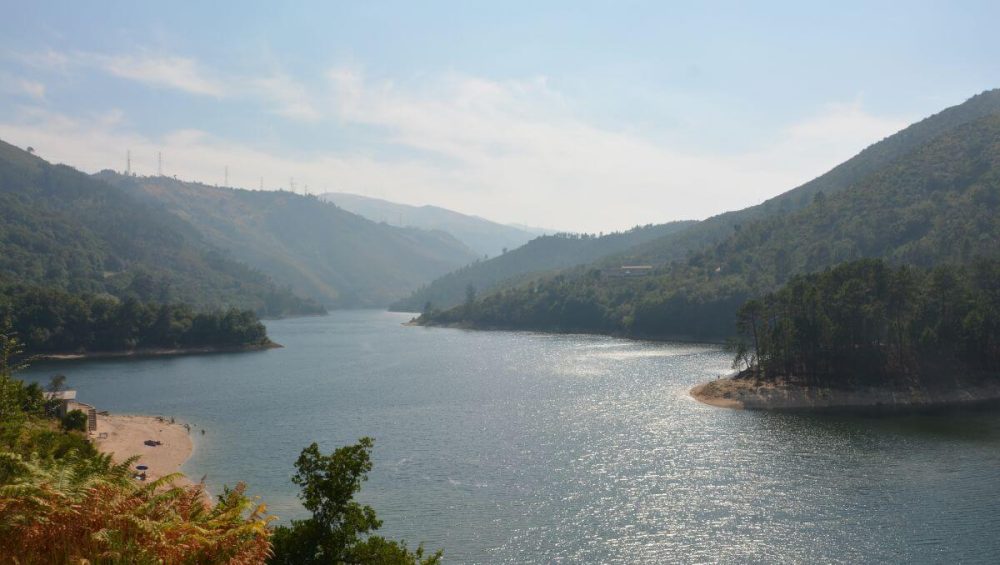 cascata de cela cavalos